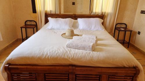 1 queen bed, 1 sofa bed