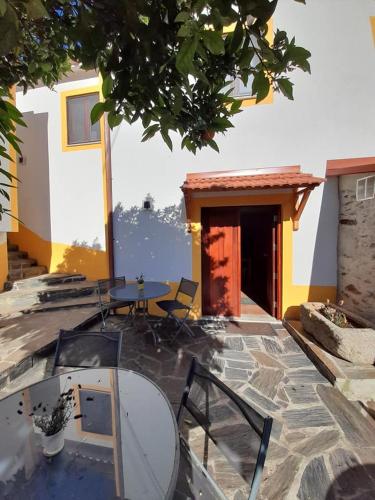 Létesítmények, Casa Dona Eufémia (Casa Dona Eufemia) in Mesáo Frio