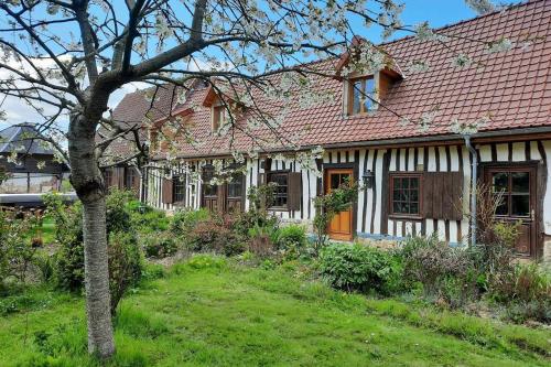 La Lanterne: Grande maison à deux pas de la mer (La Lanterne: Grande maison a deux pas de la mer) in La Chapelle Sur Dun
