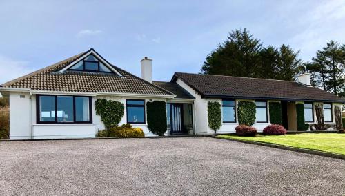 Derrynane Bay House in 卡赫達尼