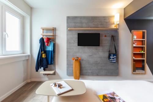 room detail thumbnail 1