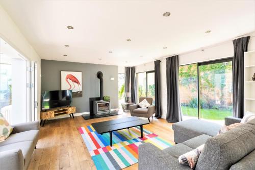 Thorndale - Your Apartment