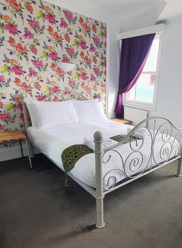 New Madeira Seafront Hotel - image 9