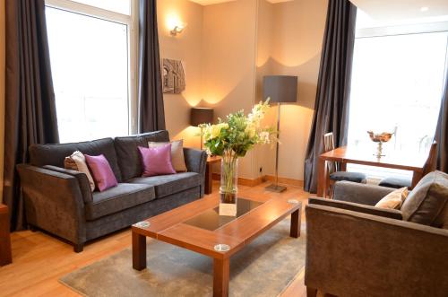 Quebecs Luxury Apartments - image 13