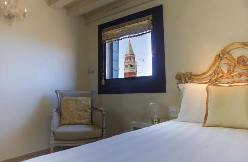 Relais Venezia - Tap to explore photos