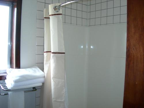 2 bedrooms, 3 beds