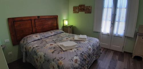 King Room with Roll-In Shower - Disability Access