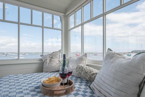 The Boathouse in Felixstowe Ferry - Stunning Waterfront Property