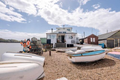 The Boathouse in Felixstowe Ferry - Stunning Waterfront Property