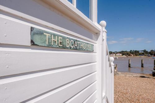 The Boathouse in Felixstowe Ferry - Stunning Waterfront Property