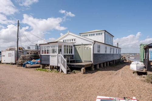 The Boathouse in Felixstowe Ferry - Stunning Waterfront Property