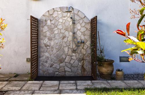 View, Il Giardino Di Flora con Piscina & Jacuzzi in Castromediano