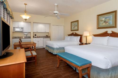 Queen Room with Two Queen Beds and Mobility Accessible Tub