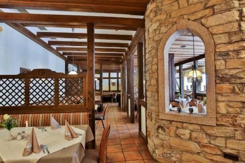 Étterem, Hotel-Restaurant Stern in Geiselwind