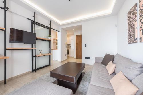 Petraki Residence 1bdr Apt with balcony 1 min from Ermou str