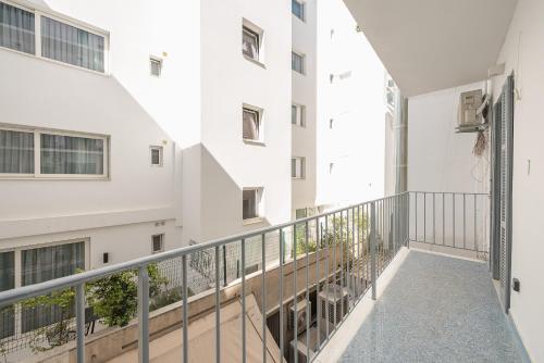 Petraki Residence 1bdr Apt with balcony 1 min from Ermou str