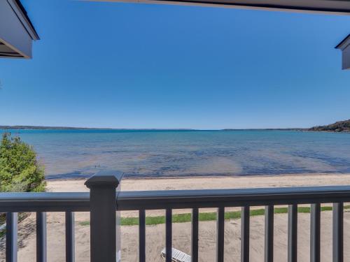 302 North Shore Inn - image 12