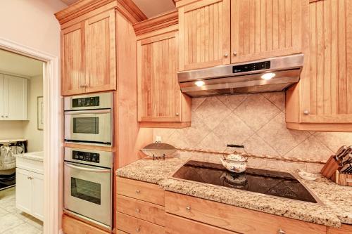 Villa By The Sea is only steps to the white sand beach gear and 6 bikes for your use - image 3