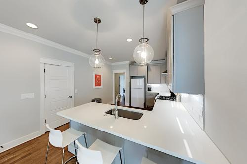 Exceptional Vacation Home in Nashville townhouse - image 6