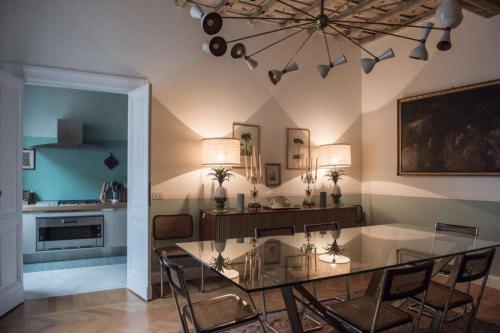 Spanish Steps Luxury Fashion Apartment