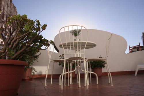 Lovely apartment with a terrace - image 3