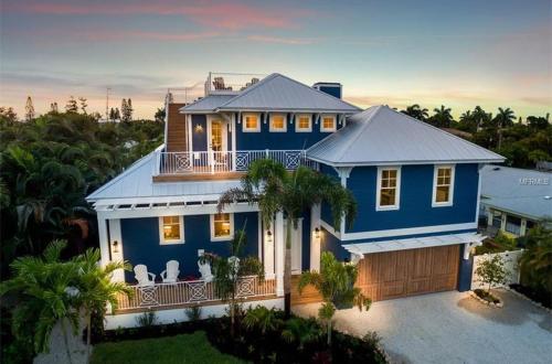 Steps to beach STUNNING Custom Home Outdoor Bar Heated Pool & Spa 6 Flat screen TVs Free WiFi - image 5