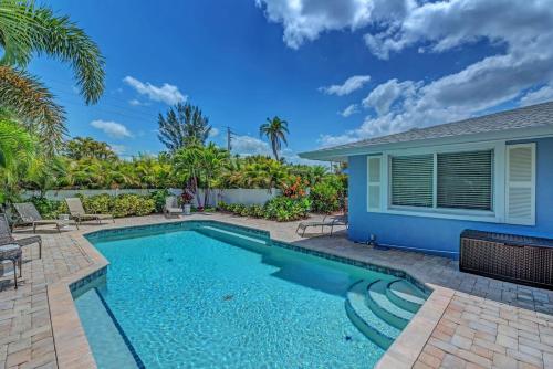 2 bed 2 bath heated pool Sleeps 6! Sunny yard close to beach bikes beach gear free Wi-Fi - image 3