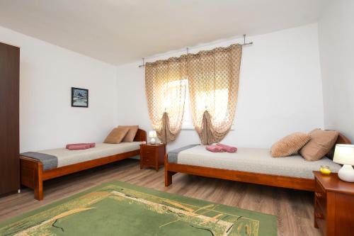 Oasis House - image 9