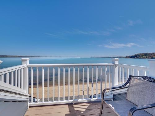 304 North Shore Inn - image 13