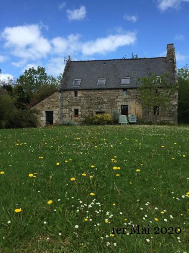 Maison de caractère gîte à louer Plouzélambre