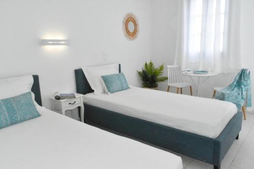 2 twin beds