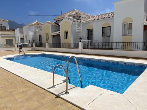 Apartment with Pool View  image 1