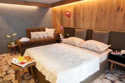 Alexander Charme Hotel The 4-star Alexander Charme Hotel offers comfort and convenience whether youre on business or holiday in Livigno. Featuring a complete list of amenities, guests will find their stay at the property a