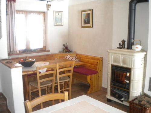Koplietošanas atpūtas telpa ar TV, Bed and Breakfast Cappeler in Tione di Trento