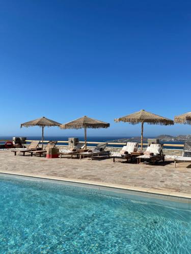 สระว่ายน้ำ, Villa Mira Paros - Luxury Suites in พาราสโพรอส