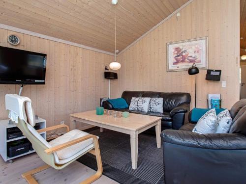 Three-Bedroom Holiday home in Hjørring 10 - image 7