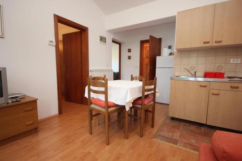Apartments with a parking space Rovinj - 7095 - image 6
