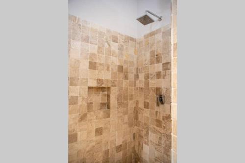 Spacious Hidden Gem 3BR 3.5BA 3 Patios & Rooftop