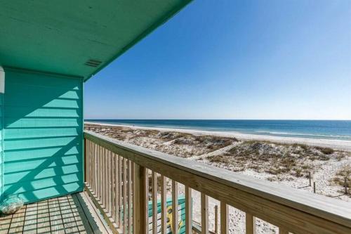 Coastal Calm by Meyer Vacation Rentals - image 9