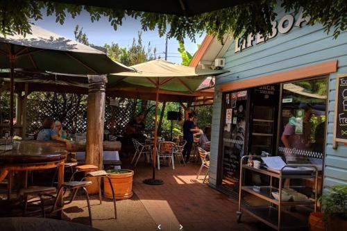 Restaurant, Riverfront Dream on the Hawkesbury - Water View in Ku-Ring-Gai