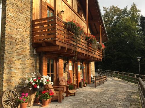 Agritur Dal Fior La Casa nel Bosco - Hotel - Roncegno