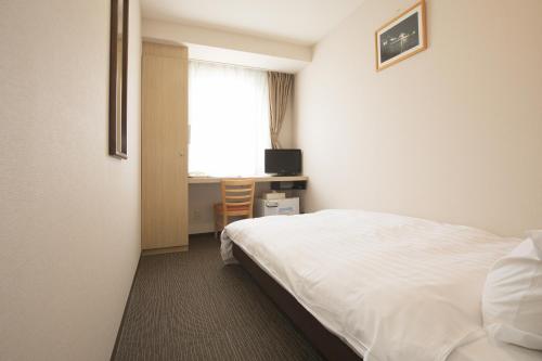 Single Room with Shared Bathroom - Non-Smoking
