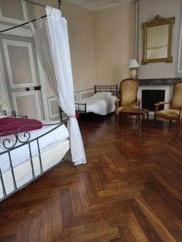 1 queen bed, 2 twin beds