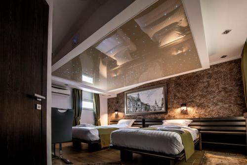 2 twin beds