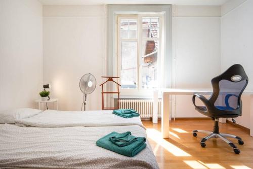  2 Zimmer in Jugendstilwohnung mit Garten (1-6 P.), Unterkunft in Bern