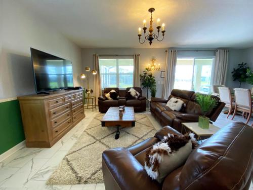 Pool Spa Home With 6 Large Beds, 4 Twins home