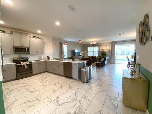 Pool Spa Home With 6 Large Beds 4 Twins home - image 3