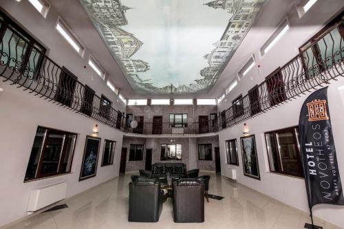 Vestabils, Hotel Novotheos in Oradea