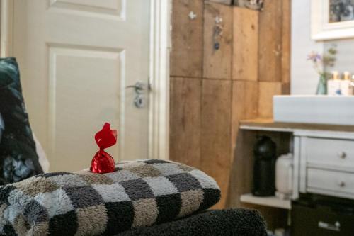 Guesthouseamsterdam - Tap to explore photos