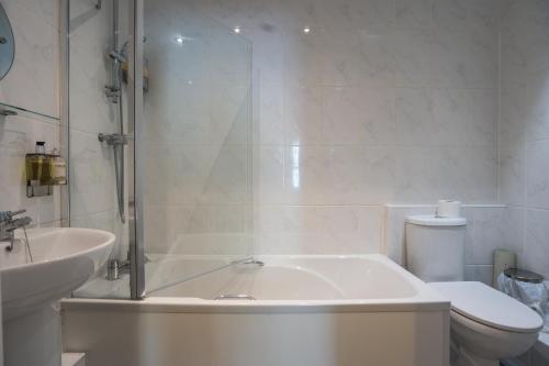Astor House - image 10